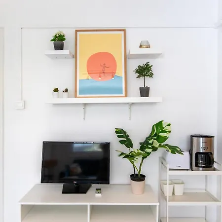 1-bed Flat, 5 Min Walk To Finikoudes דירה